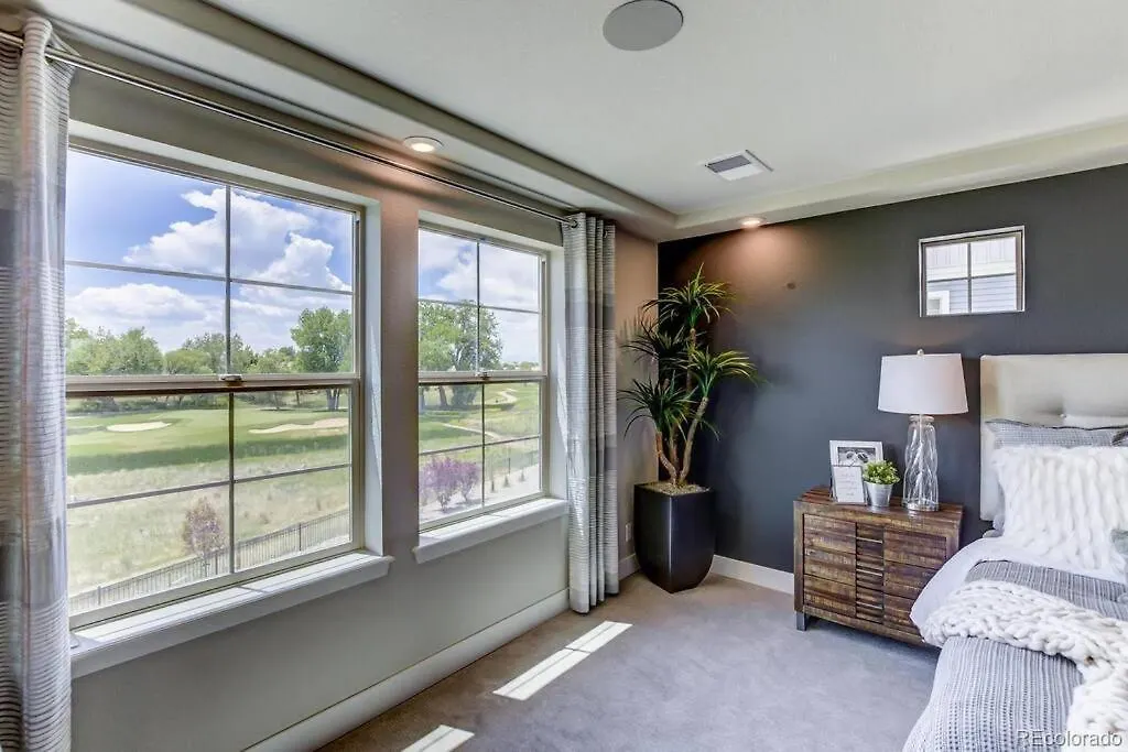 Stunning Golf Course View In Denver United States